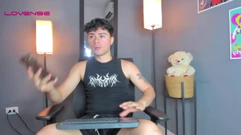 Snapshot of sweet_boysxss chatting on 03-29-26, 08:20 Theo ithan leo online show from 03-29-26, 08:20