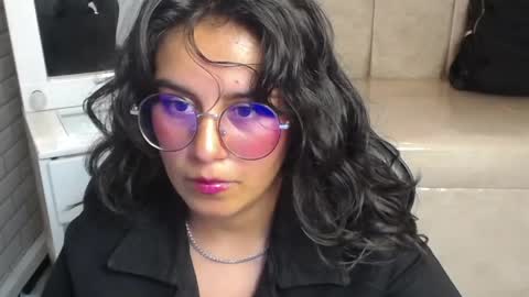 Snapshot of sweet_cam_v chatting on 04-11-26, 08:02 Hi Stream 1430 to 2100pm online show from 04-11-26, 08:02