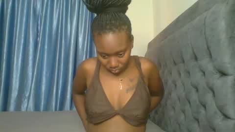 Camila online show from 11-05-25, 06:46