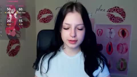 Snapshot of sweet_cherryg chatting on 04-26-26, 06:22 Ivy online show from 04-26-26, 06:22