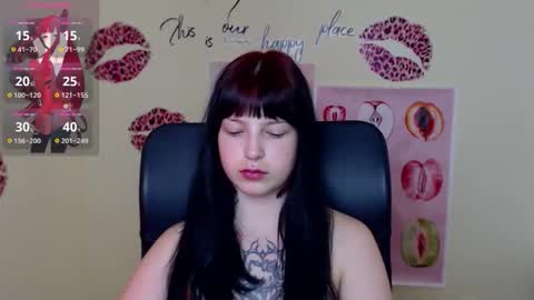 Snapshot of sweet_cherryg chatting on 05-24-26, 12:21 Ivy online show from 05-24-26, 12:21