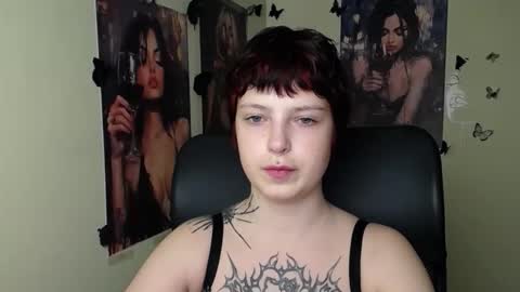 Snapshot of sweet_cherryg chatting on 06-09-26, 06:03 Ivy online show from 06-09-26, 06:03