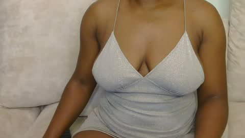 Snapshot of sweet_dellah54 chatting on 06-12-26, 04:11 dellah online show from 06-12-26, 04:11