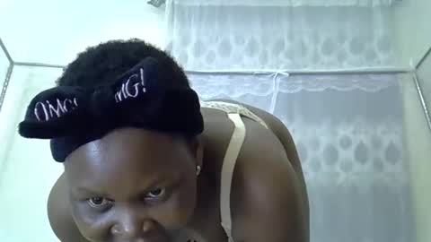 sweet_dori33 online show from 05-19-26, 03:02