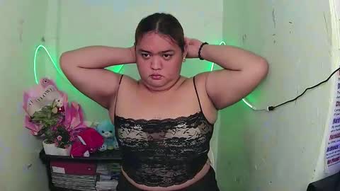 sweet_frex123 online show from 10-06-25, 06:22