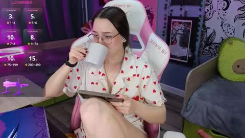 Alice online show from 12-15-25, 03:44