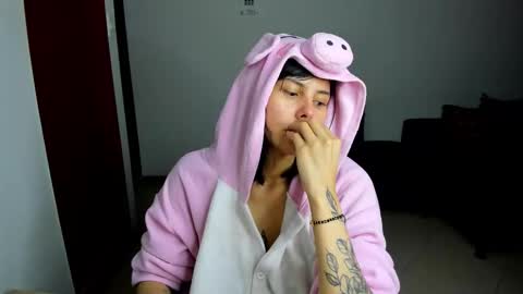 Snapshot of sweet_hann chatting on 09-26-25, 03:43 Hanna online show from 09-26-25, 03:43