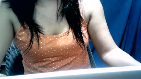 Snapshot of sweet_heart21 chatting on 07-24-26, 02:20 sweet_heart21 online show from 07-24-26, 02:20