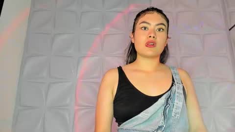 Lyn  online show from 11-30-25, 06:34