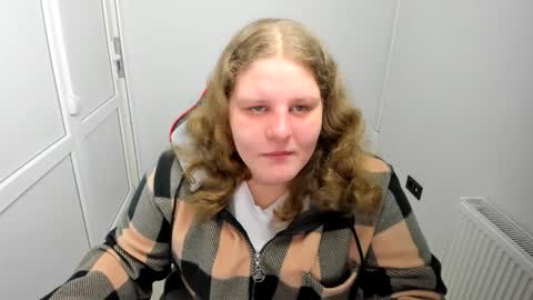 Snapshot of sweet_karla_la chatting on 04-30-26, 06:42 Karla online show from 04-30-26, 06:42