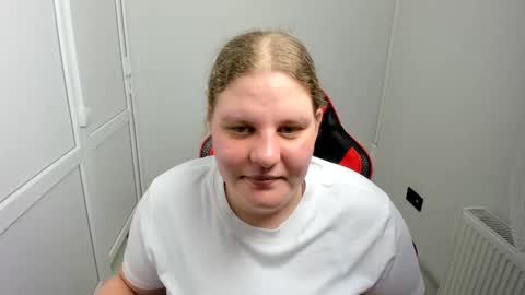 Snapshot of sweet_karla_la chatting on 05-29-26, 10:24 Karla online show from 05-29-26, 10:24