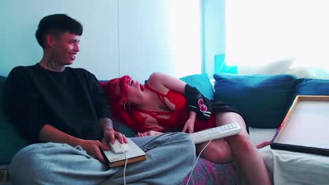 Help me to reach 100 thumps up online show from 02-01-25, 08:26