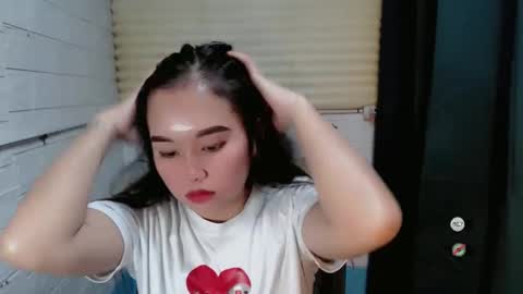 LAIKA online show from 01-04-25, 04:12