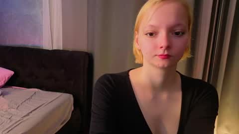 Snapshot of sweet_lynx chatting on 04-20-26, 04:21 Lana online show from 04-20-26, 04:21