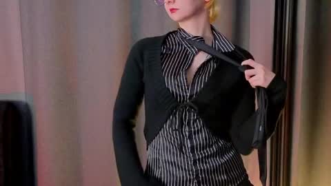 Snapshot of sweet_lynx chatting on 04-25-26, 04:26 Lana online show from 04-25-26, 04:26