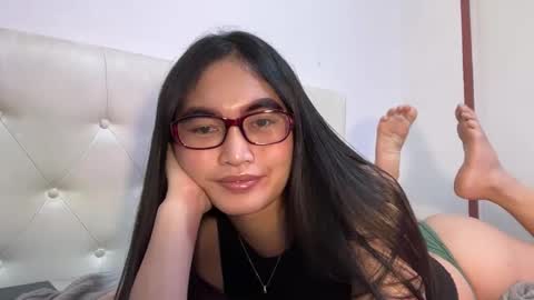 Snapshot of sweet_mariax chatting on 12-17-25, 01:28 Maria Stella online show from 12-17-25, 01:28