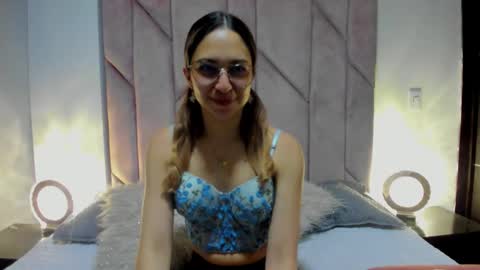 Snapshot of sweet_meelody chatting on 09-29-25, 04:06 Melody online show from 09-29-25, 04:06