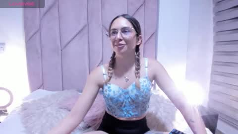 Snapshot of sweet_meelody chatting on 10-10-25, 01:37 Melody online show from 10-10-25, 01:37