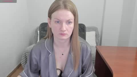 Mila online show from 04-21-26, 02:15