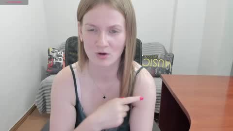 Snapshot of sweet_melody_of_ur_heart chatting on 05-24-26, 06:02 Mila online show from 05-24-26, 06:02