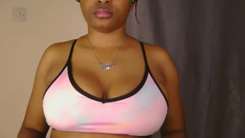 Snapshot of sweet_miah12 chatting on 03-27-26, 10:53 Queen debby online show from 03-27-26, 10:53