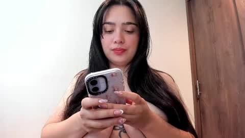 Snapshot of sweet_miiaa chatting on 05-29-26, 05:05 Mia Johns online show from 05-29-26, 05:05