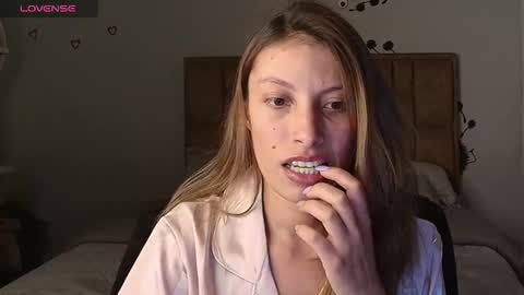 sweet_moon_v_ online show from 01-16-26, 02:59