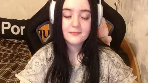 Snapshot of sweet_my_dream chatting on 10-22-25, 02:50 sweet_my_dream online show from 10-22-25, 02:50