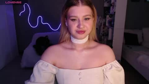Snapshot of sweet_nicole_333 chatting on 06-13-26, 09:18 sweet_nicole_333 online show from 06-13-26, 09:18