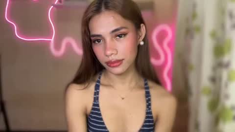 Snapshot of sweet_nikki03 chatting on 09-24-25, 09:23 sweet_nikki03 online show from 09-24-25, 09:23