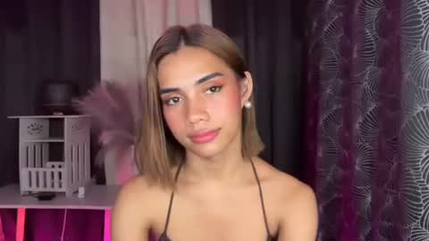 Snapshot of sweet_nikki03 chatting on 10-23-25, 07:12 sweet_nikki03 online show from 10-23-25, 07:12