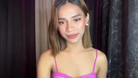 sweet_nikki03 online show from 12-18-25, 06:03