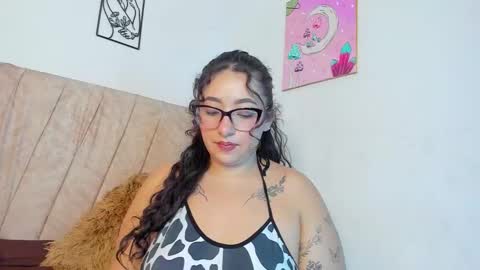 Snapshot of sweet_p_ chatting on 10-15-25, 05:13 Cristina online show from 10-15-25, 05:13
