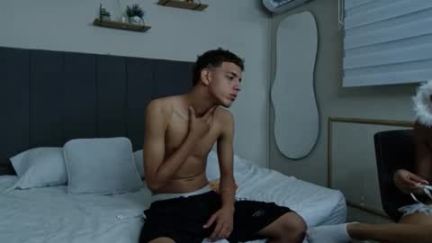 Daniel Thoma y Gaby online show from 12-22-25, 01:57