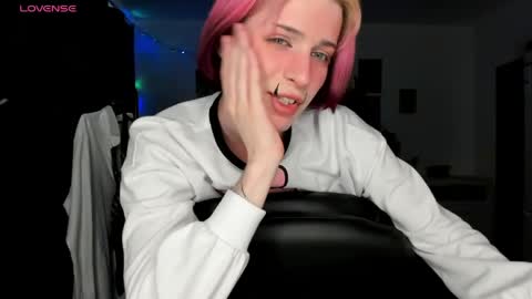 kira online show from 04-10-26, 04:23