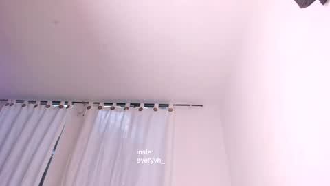 Snapshot of sweet_poetry chatting on 04-24-26, 11:07 Ev online show from 04-24-26, 11:07