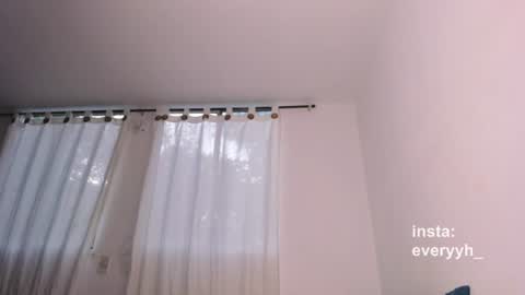 Snapshot of sweet_poetry chatting on 06-12-26, 11:03 Ev online show from 06-12-26, 11:03