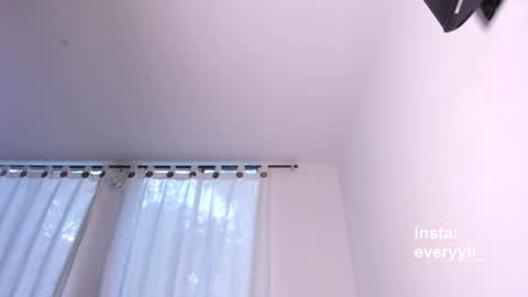 Snapshot of sweet_poetry chatting on 06-14-26, 10:56 Ev online show from 06-14-26, 10:56