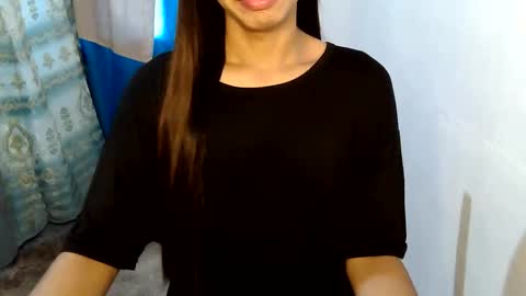 Snapshot of sweet_reyan2003 chatting on 05-23-26, 10:14 REYAN online show from 05-23-26, 10:14