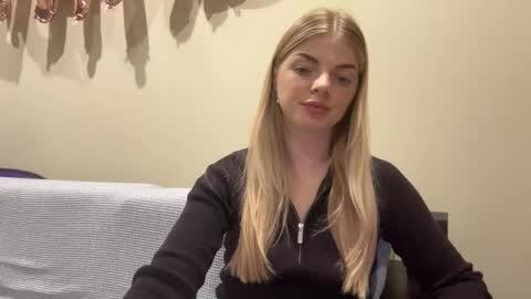 Snapshot of sweet_sinn_ chatting on 09-16-25, 08:21 Mira online show from 09-16-25, 08:21