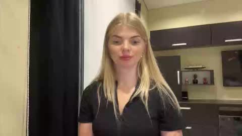 Snapshot of sweet_sinn_ chatting on 09-17-25, 07:48 Mira online show from 09-17-25, 07:48