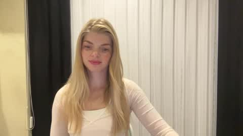 Snapshot of sweet_sinn_ chatting on 09-18-25, 08:33 Mira online show from 09-18-25, 08:33