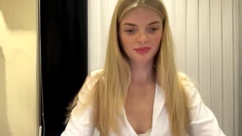 Snapshot of sweet_sinn_ chatting on 09-22-25, 09:17 Mira online show from 09-22-25, 09:17