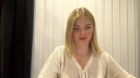 Snapshot of sweet_sinn_ chatting on 09-24-25, 08:34 Mira online show from 09-24-25, 08:34