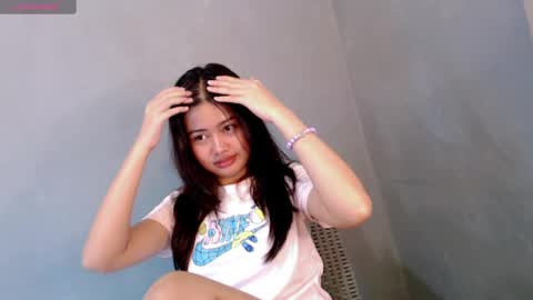 Snapshot of sweet_sirenxx chatting on 12-09-24, 05:18 Leah online show from 12-09-24, 05:18