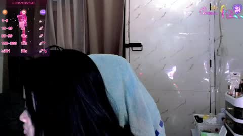 Snapshot of sweet_sirenxx chatting on 05-14-26, 08:10 Leah online show from 05-14-26, 08:10