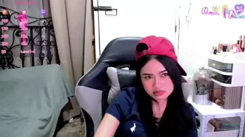 Snapshot of sweet_sirenxx chatting on 07-10-26, 05:59 Leah online show from 07-10-26, 05:59