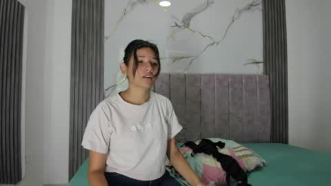 Snapshot of sweet_sofi20 chatting on 07-12-26, 01:57 sweet_sofi20 online show from 07-12-26, 01:57