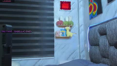 Isabella online show from 11-17-25, 12:49