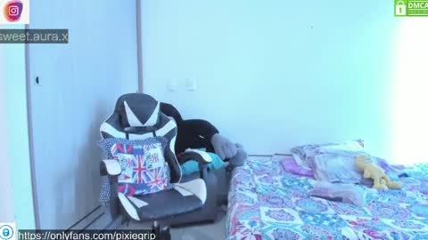 SweetAura0 0  online show from 04-21-26, 05:50